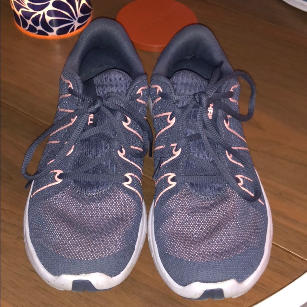 Women’s 8.5 Under Armour Shoes